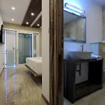 View 4 *
