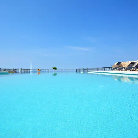 View 4 *