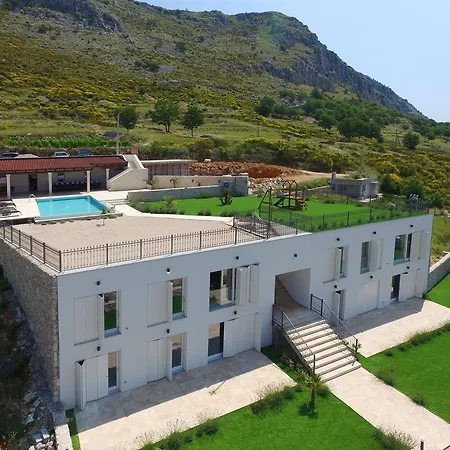 View 4 *