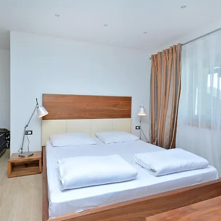 Vila View 4 *