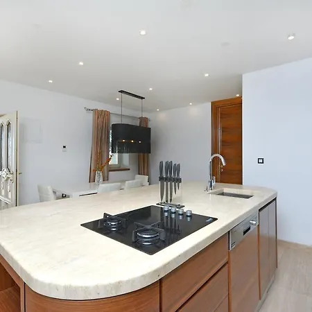 Vila View 4 *