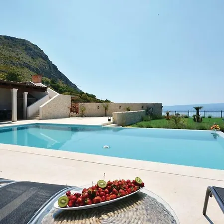 View 4 Vila *